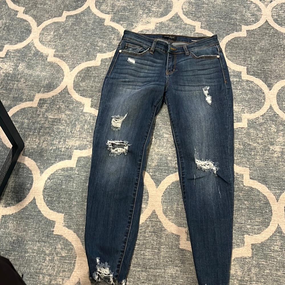 Judy blue blue jeans super comfy and stretchy size 5/27 ripped and cropped